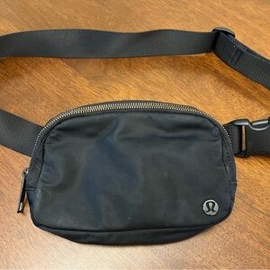 Lululemon Everywhere Belt Bag